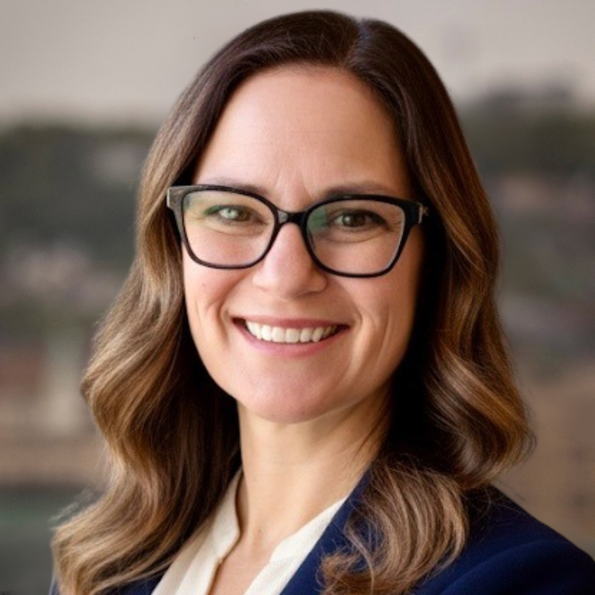 Holly Laiveling Headshot